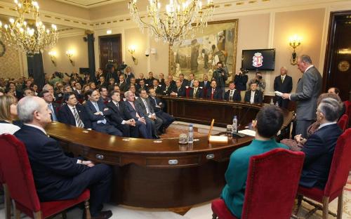 Entrega de la medalla de honor al Rey